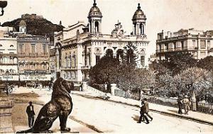 Oran - Place d'Armes - Theatre et Lion de l'Hotel de Ville